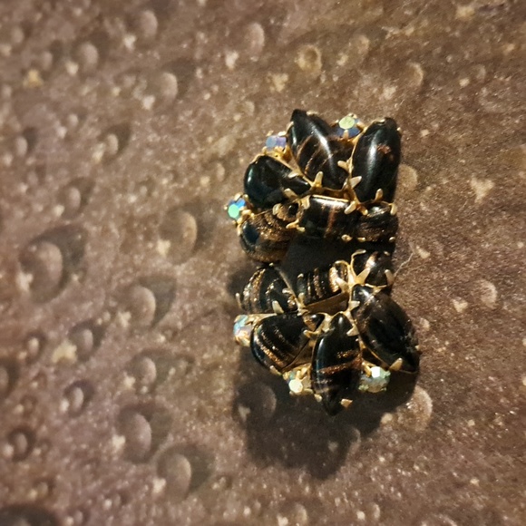 COPY - Vintage Goldtone Black Gold Flecked Glass Aurora Borelis Clip Earrings - Picture 2 of 3